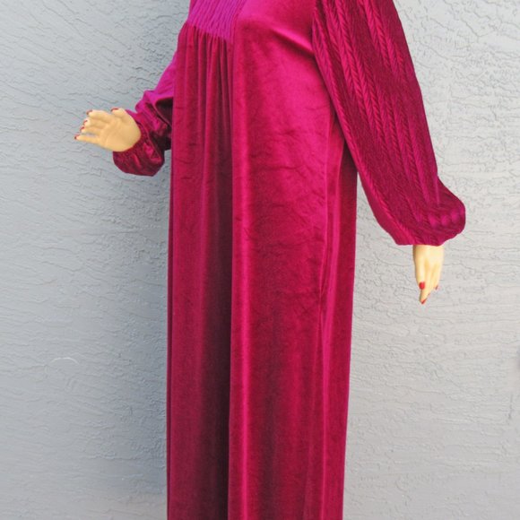 Sz MED Lisanne Robe, Full length zip front robe, Raspberry pink polyester/nylon - Picture 5 of 14